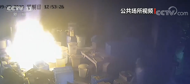 用水撲救，猶如火上澆油。